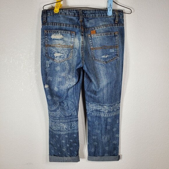 Premiere Rue 21 Womens Size 1/2R Distressed Bandana Print Blue Denim Capri 30x23 - Picture 2 of 8